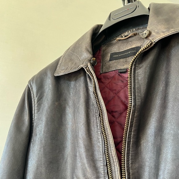John Varvatos leather Bomber jacket with detachable fur collar. Size small. - Picture 6 of 12